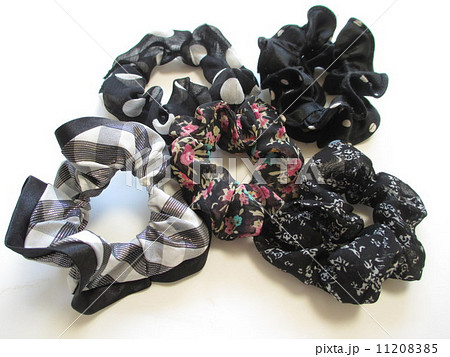 ヘアーアクセサリーのシュシュ ヘアーアクセサリーのシュシュ 11208385