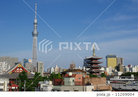 浅草寺とスカイツリー 11209004