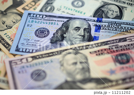 １００ドル紙幣　アップ 11211202