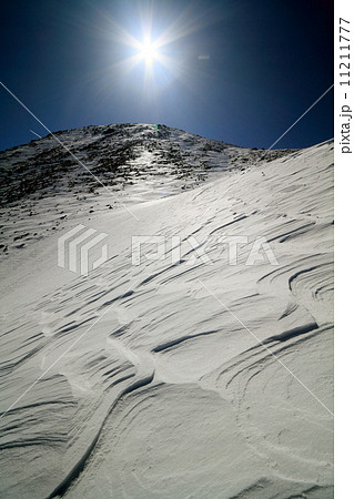 逆光の那須・茶臼岳と風紋 11211777