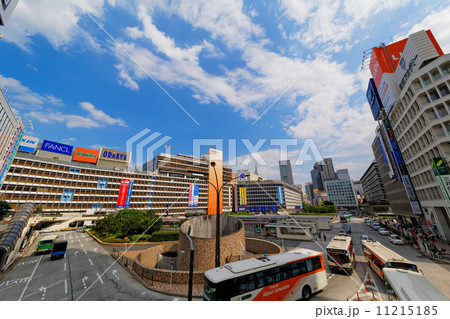 新宿駅西口と青空 新宿駅西口と青空 11215185