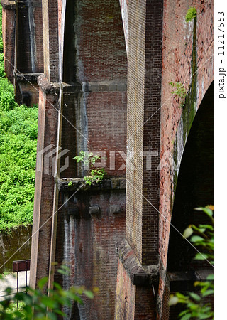 めがね橋の橋げた 11217553