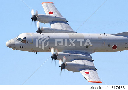 下総基地航空祭で青空を背景に旋回飛行する海上自衛隊のP-3Cオライオン哨戒機 下総基地航空祭で青空を背景に旋回飛行する海上自衛隊のP-3Cオライオン哨戒機 11217628