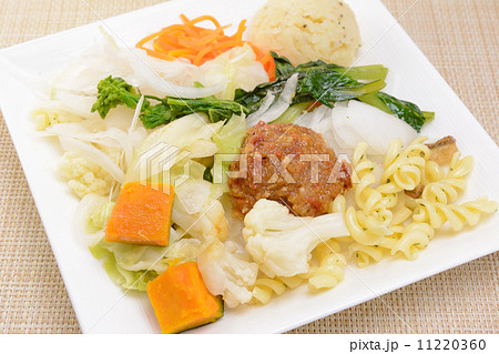 おいしい彩り野菜のホットサラダ おいしい彩り野菜のホットサラダ 11220360