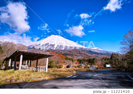 西臼塚駐車場からの紅葉と富士山 11221410