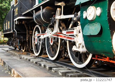 train train 11221747