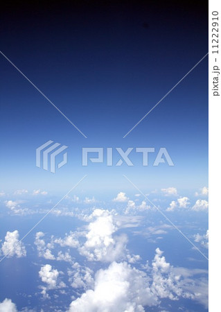 夏の太平洋上に発生し発達した積雲と層雲 夏の太平洋上に発生し発達した積雲と層雲 11222910