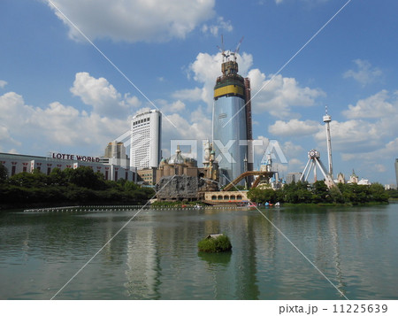 石村湖から見たロッテワールド【韓国】 石村湖から見たロッテワールド【韓国】 11225639