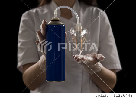 Doctor holding can oxygen breathing Doctor holding can oxygen breathing 11226448