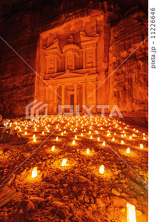 ペトラ・バイ・ナイト(ヨルダン、ペトラ遺跡) ペトラ・バイ・ナイト(ヨルダン、ペトラ遺跡) 11226646