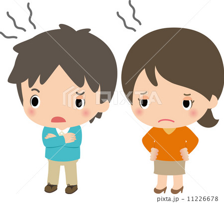 不審そうな様子の若い男女 11226678