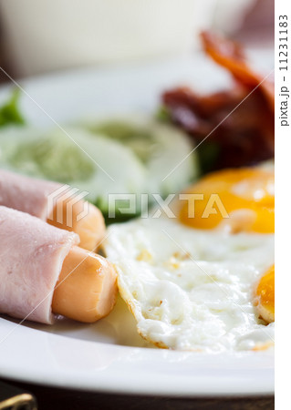 American breakfast 11231183