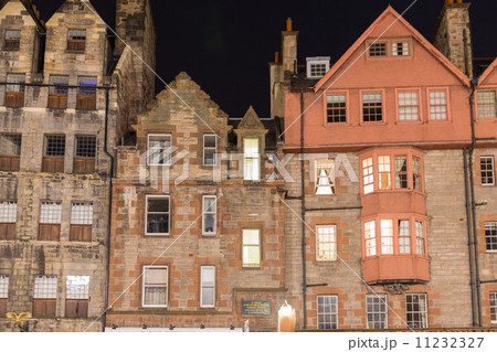 Front view of vintage facades at night in Edinburgh 11232327