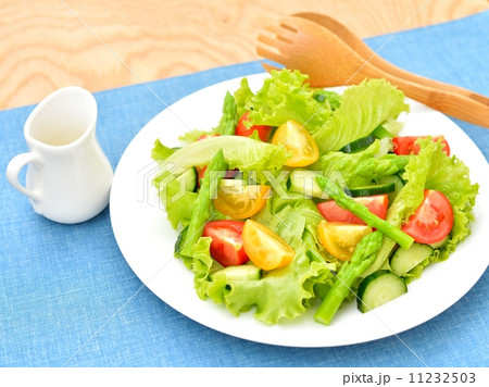 朝食のグリーンサラダイメージ。国産の野菜を使用。 11232503