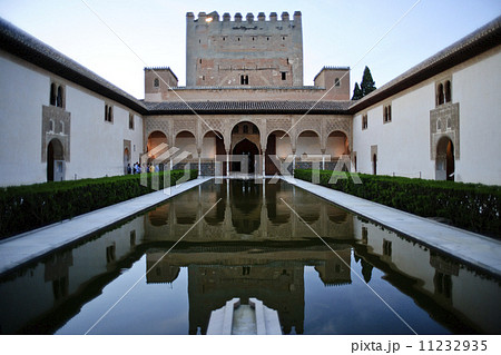 夕暮れのアラヤネスの中庭　アルハンブラ宮殿 11232935