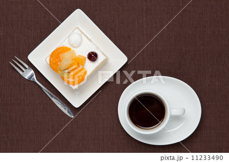 コーヒーとフルーツケーキ コーヒーとフルーツケーキ 11233490