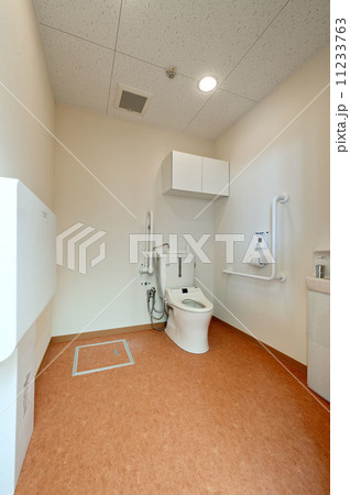 乳幼児連れ用トイレ 11233763