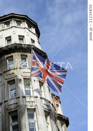 イギリスの国旗と建築物の写真素材