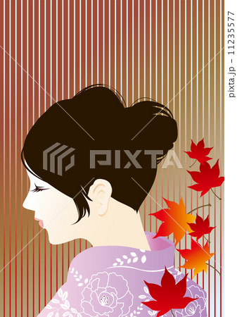 秋祭りの浴衣女性 11235577