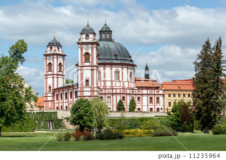 Famous Baroque chateau Jaromerice nad Rokytnou 11235964