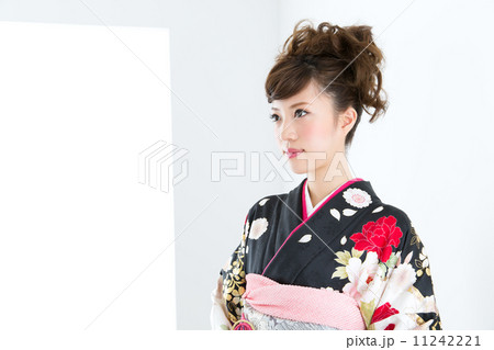 振袖の女性 11242221