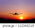 夕焼けと飛行機 11244210