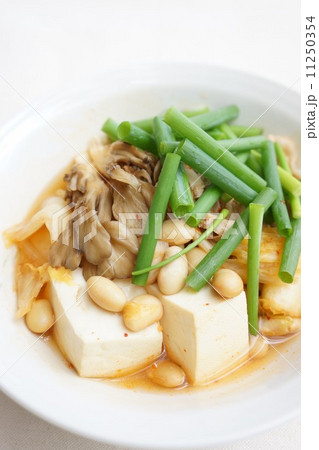 蒸し大豆と豆腐のキムチスープ 蒸し大豆と豆腐のキムチスープ 11250354