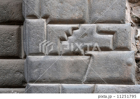 ペルー　クスコ　14角の石 11251795