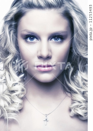 portreit attractive blond girl 11253493