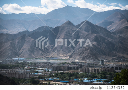 the main town in Tibet Valley the main town in Tibet Valley 11254382