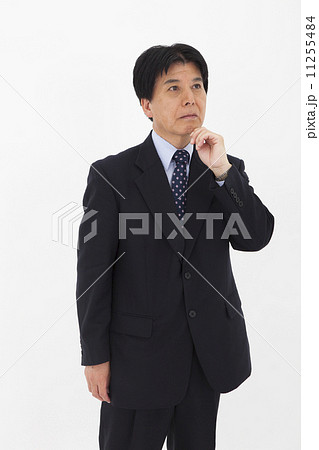 スーツを着た男性 11255484
