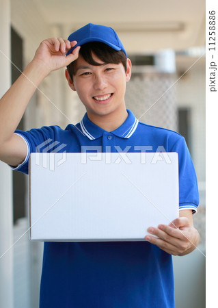 作業員 配達員 宅配員 引越 (男性 仕事 ビジネス 働く 30代 ビジネスマン) 11258886