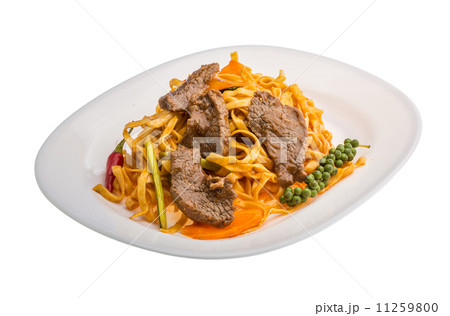 Fried noodles with beef 11259800