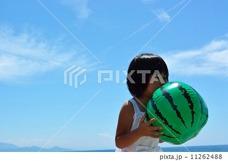 スイカビーチボールの写真素材 [11262488] - PIXTA