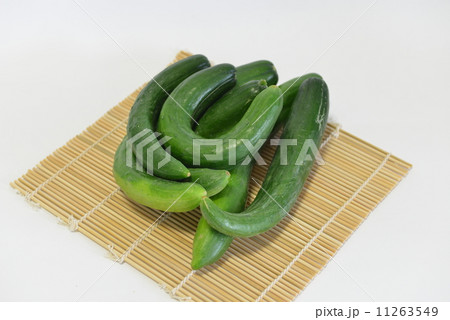 曲がったきゅうり 11263549