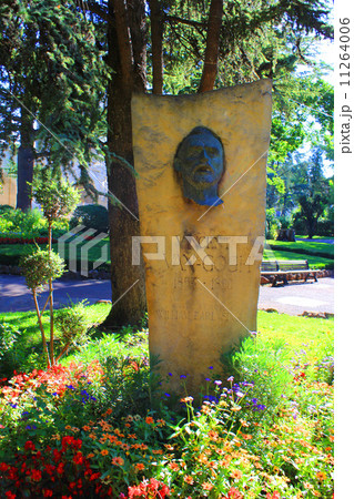 ゴッホの記念碑　アルル　南仏　 11264006