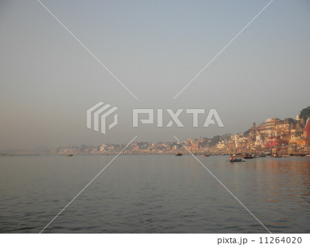 インド・バラナシとガンジス川 11264020