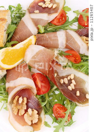 Salad with arugula and prosciutto. 11265407