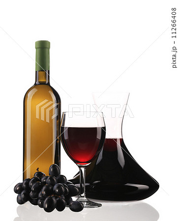 Decanter bottle and glass with red wine. 11266408