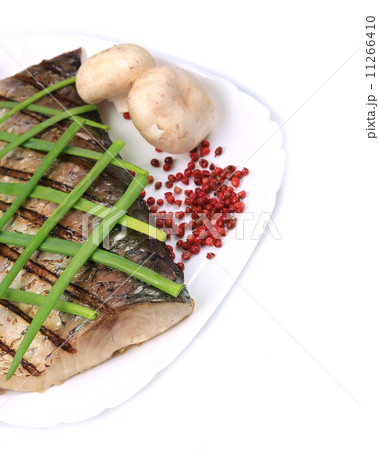 Grilled fish fillet with vegetables. 11266410