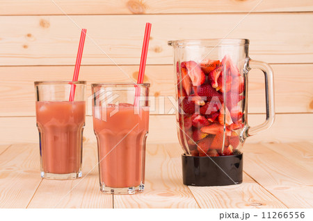 Glasses of strawberry smoothie 11266556