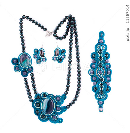 Set of necklace with earrings and bracelet. 11267014
