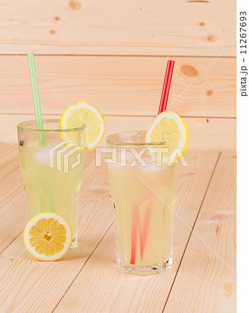 Three collins full of tasty cold lemonade. 11267693