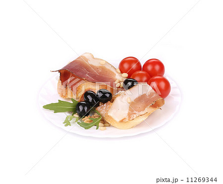Salad with arugula and prosciutto. 11269344