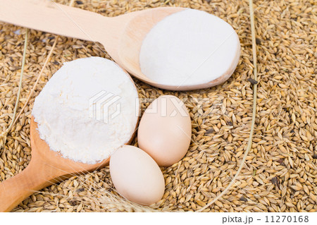 Two spoon full of flour. Two spoon full of flour. 11270168