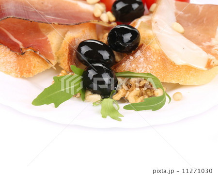 Salad with arugula and prosciutto. 11271030