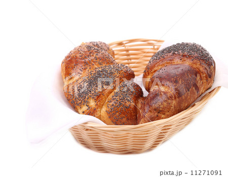 Croissants with poppy on wicker basket. 11271091