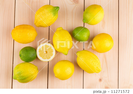 fresh natural lemons fresh natural lemons 11271572
