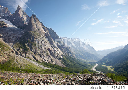 Mountain valley Mountain valley 11273836