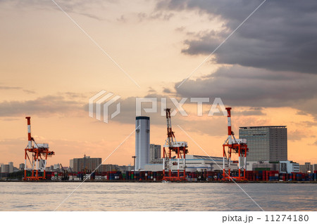 Odaiba sea port with cranes Odaiba sea port with cranes 11274180